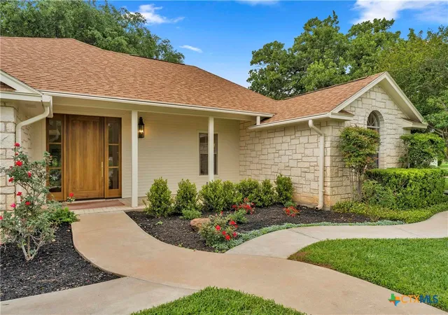 4th image of 406 Ancient Oaks Dr, Marble Falls, TX 78654 | MLS# 612213