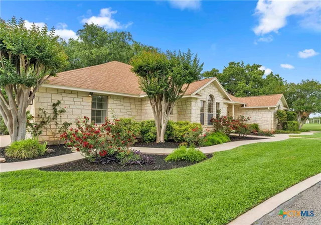 5th image of 406 Ancient Oaks Dr, Marble Falls, TX 78654 | MLS# 612213