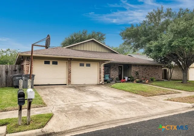 Photo 2 of Single family home for sale at 403 Alamogordo Dr, Victoria, TX 77904 | MLS# 612128 | Listing updated on 2026-06-28