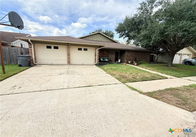 Photo 2 of Single family home for sale at 403 Alamogordo Dr, Victoria, TX 77904 | MLS# 612128 | Listing updated on 2026-09-26