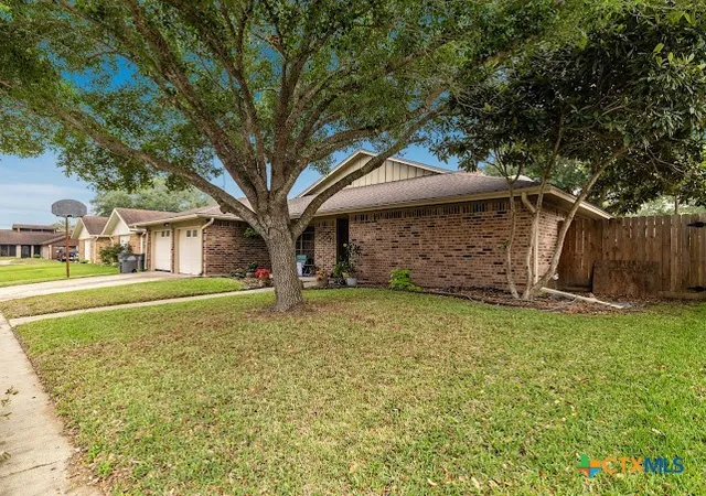 Photo 2 of Single family home for sale at 403 Alamogordo Dr, Victoria, TX 77904 | MLS# 612128 | Listing updated on 2026-06-28