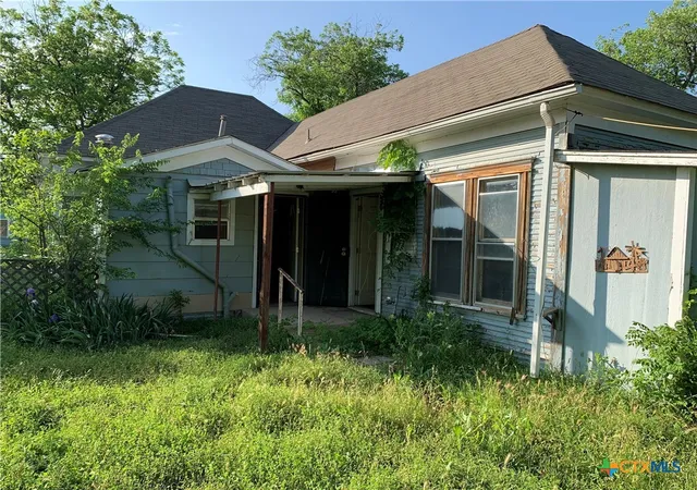 Homes for sale in Brownwood, TX | 1316 Brady Ave, Brownwood, TX 76801 | MLS# 612326