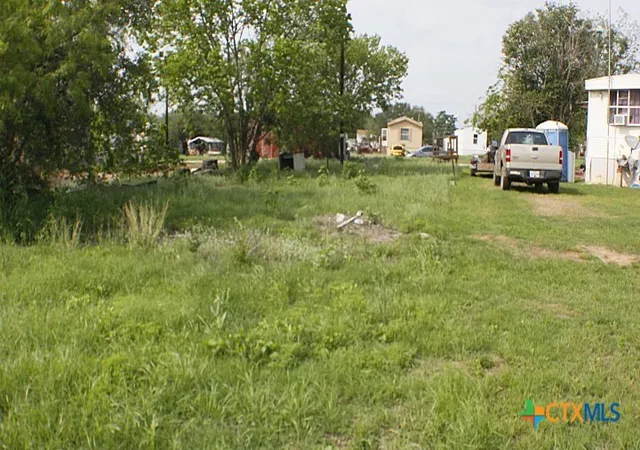 Homes for sale in Waelder, TX | 812 Ne 4th St, Waelder, TX 78959 | MLS# 612417