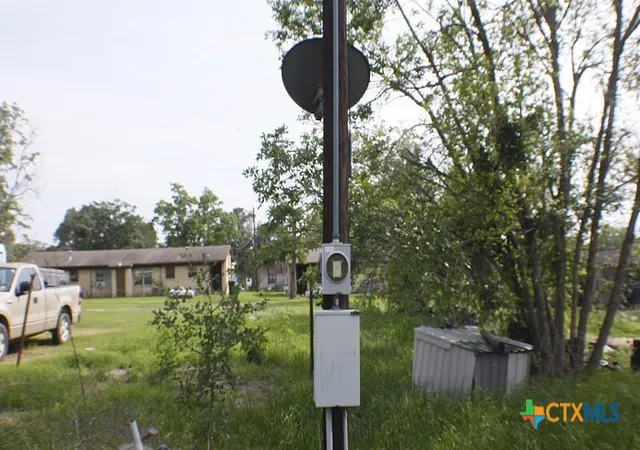 Homes for sale in Waelder, TX | 812 Ne 4Th St, Waelder, TX 78959 | MLS# 612417