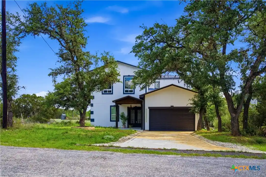Photo 1 of Single family home for sale at 131 Friendlywood Dr, Canyon Lake, TX 78133 | MLS# 612254 | Listing updated on 2026-10-26