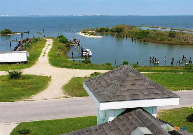3rd image of 417 & 419 S Commerce St, Port Lavaca, TX 77979 | MLS# 612027