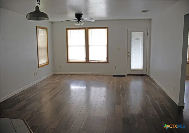 Photo 3 of Single family home for sale at 633 S Commerce St, Lockhart, TX 78644 | MLS# 612462 | Listing updated on 2026-06-05