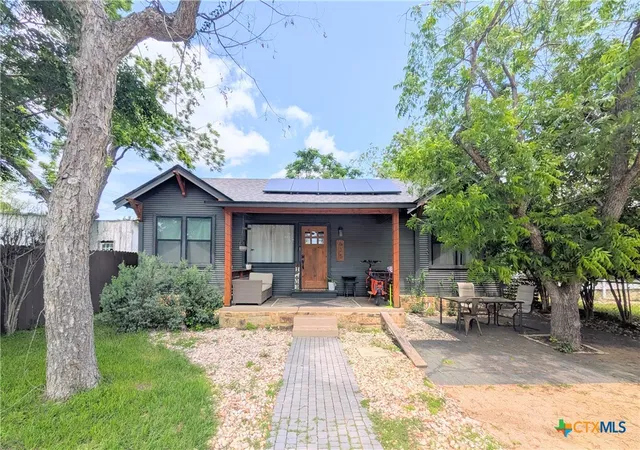 2nd image of 635 E Camp St, New Braunfels, TX 78130 | MLS# 612502