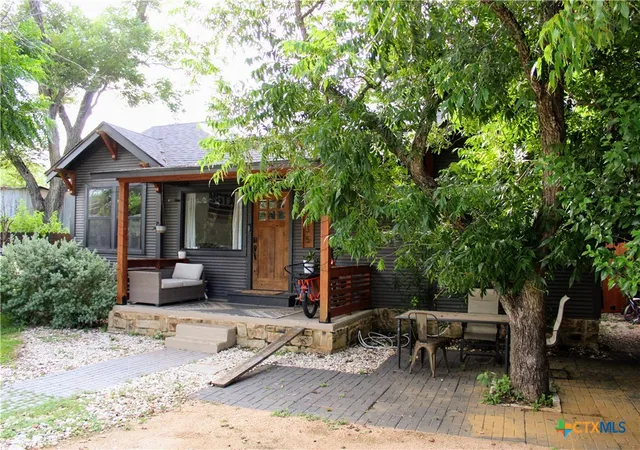 3rd image of 635 E Camp St, New Braunfels, TX 78130 | MLS# 612502