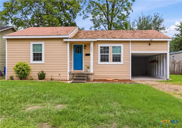 1st image of 1605 E Mistletoe Ave, Victoria, TX 77901 | MLS# 612399
