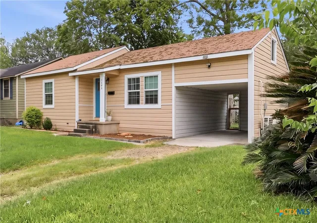 2nd image of 1605 E Mistletoe Ave, Victoria, TX 77901 | MLS# 612399
