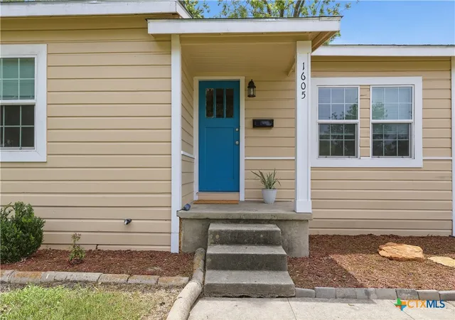 3rd image of 1605 E Mistletoe Ave, Victoria, TX 77901 | MLS# 612399
