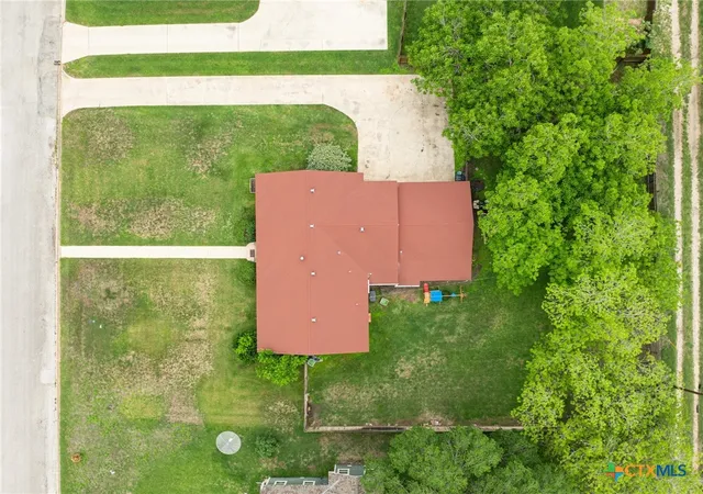 2nd image of 908 S Laurel Ave, Luling, TX 78648 | MLS# 612541
