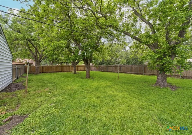 32nd image of 908 S Laurel Ave, Luling, TX 78648 | MLS# 612541