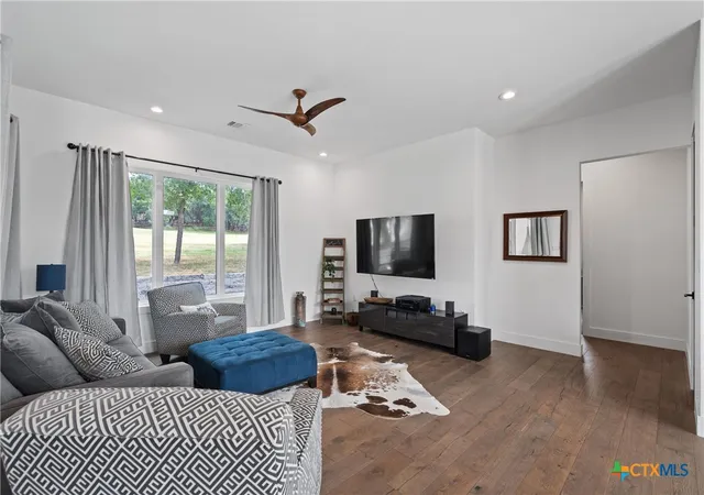 5th image of 418 S Venture Blvd, Lago Vista, TX 78645 | MLS# 612758