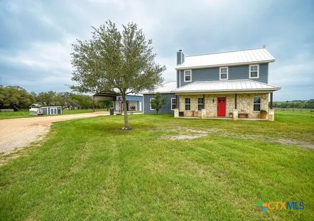 Homes for sale in Flatonia, TX | 1345 E Old Hallettsville Rd, Flatonia, TX 78941 | MLS# 612572