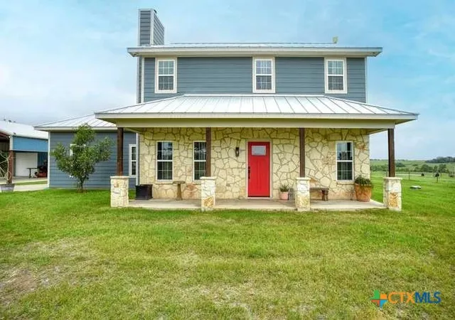 Homes for sale in Flatonia, TX | 1345 E Old Hallettsville Rd, Flatonia, TX 78941 | MLS# 612572