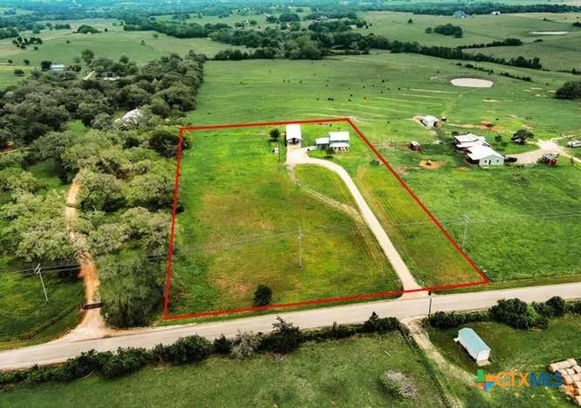 Homes for sale in Flatonia, TX | 1345 E Old Hallettsville Rd, Flatonia, TX 78941 | MLS# 612572