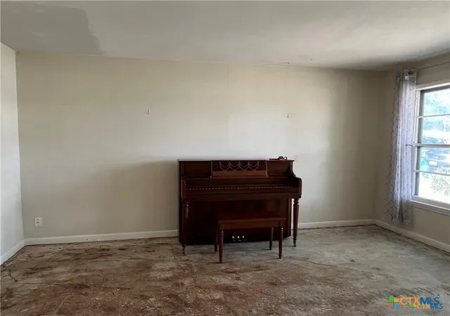Photo 3 of Single family home for sale at 413 E Walker Ave, Temple, TX 76501 | MLS# 612283 | Listing updated on 2026-05-07
