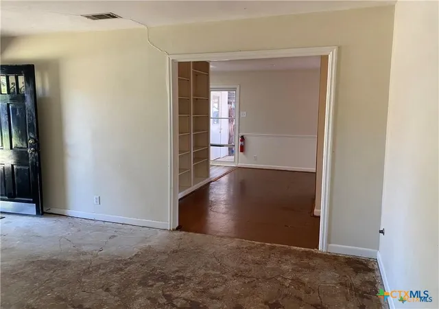 Photo 3 of Single family home for sale at 413 E Walker Ave, Temple, TX 76501 | MLS# 612283 | Listing updated on 2026-05-07