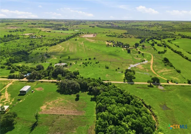 Homes for sale in Shiner, TX | 1883 Turkey Bottom Rd, Shiner, TX 77984 | MLS# 612912
