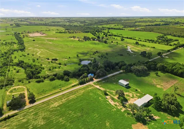 Homes for sale in Shiner, TX | 1883 Turkey Bottom Rd, Shiner, TX 77984 | MLS# 612912