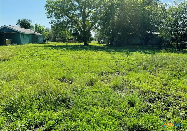 Homes for sale in Seguin, TX | 320 Clay St, Seguin, TX 78155 | MLS# 612419
