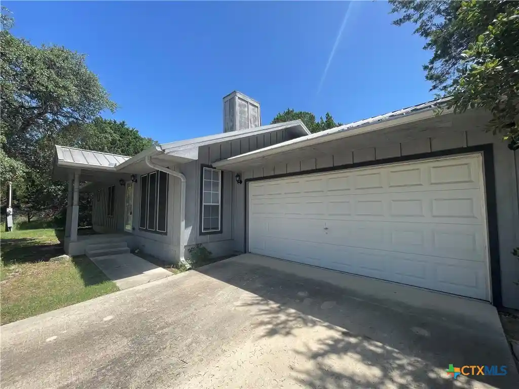 Photo 1 of Single family home for sale at 1640 Lonesome, Canyon Lake, TX 78133 | MLS# 611420 | Listing updated on 2026-10-26