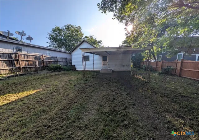 Homes for sale in Lampasas, TX | 104 N Walnut St, Lampasas, TX 76550 | MLS# 613207