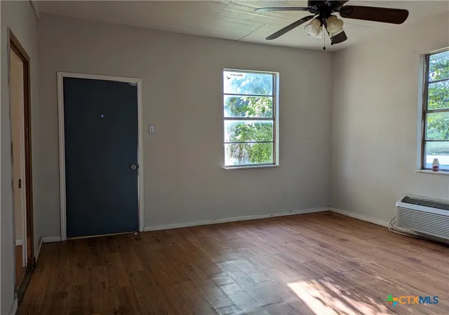 Homes for sale in Lampasas, TX | 104 N Walnut St, Lampasas, TX 76550 | MLS# 613207