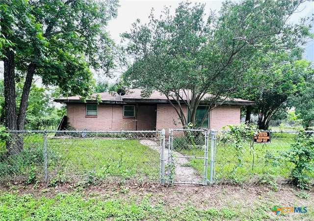 Homes for sale in Cameron, TX | 305 Yale St, Cameron, TX 76520 | MLS# 613292