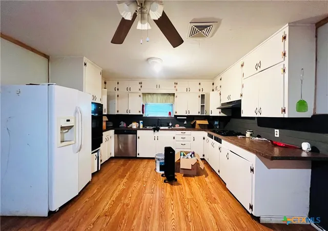 Photo 3 of Single family home for sale at 305 Yale St, Cameron, TX 76520 | MLS# 613292 | Listing updated on 2026-06-18