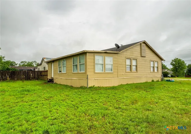 Homes for sale in Kingsland, TX | 3851 Hermosa Dr, Kingsland, TX 78639 | MLS# 613369