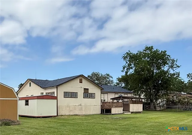 Homes for sale in Palacios, TX | 105 Sanders St, Palacios, TX 77465 | MLS# 611662