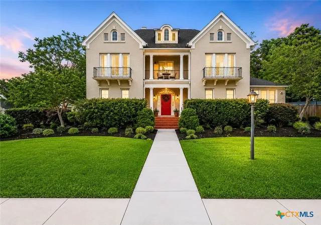 Photo 1 of Single family home for sale at 403 E Bowie St, Luling, TX 78648 | MLS# 613394 | Listing updated on 2026-06-02