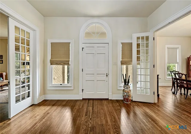 Photo 3 of Single family home for sale at 403 E Bowie St, Luling, TX 78648 | MLS# 613394 | Listing updated on 2026-06-02