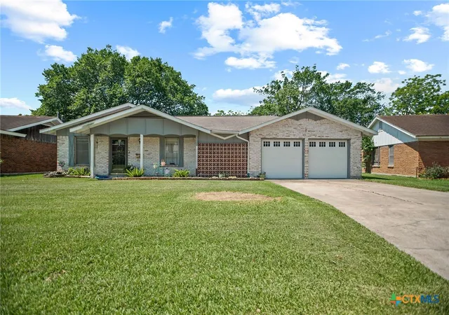 1st image of 519 Travis St, Port Lavaca, TX 77979 | MLS# 613273