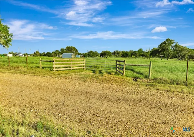 Homes for sale in Hallettsville, TX | 1007 County Road 380, Hallettsville, TX 77964 | MLS# 613791