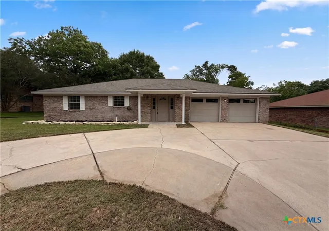 Photo 1 of Single family home for sale at 410 Cole Ave, Temple, TX 76501 | MLS# 613906 | Listing updated on 2026-10-08