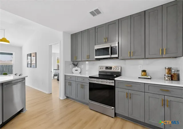2nd image of 7306 Concerto Dr, San Antonio, TX 78266 | MLS# 613915