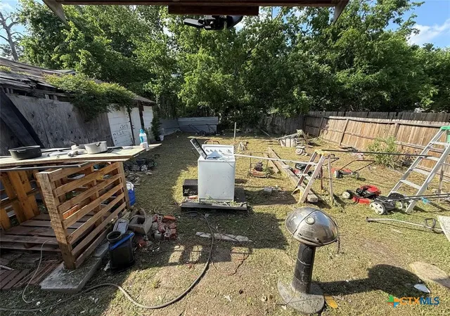 2nd image of 7217 Cowart St, Houston, TX 77020 | MLS# 614292