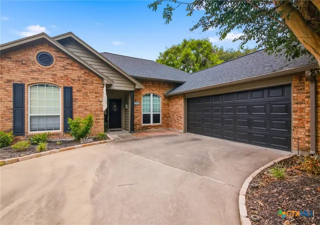 Photo 2 of Sale Pending at 206 Windy Way Dr, Victoria, TX 77904 | MLS# 612645 | Listing updated on 2026-07-17