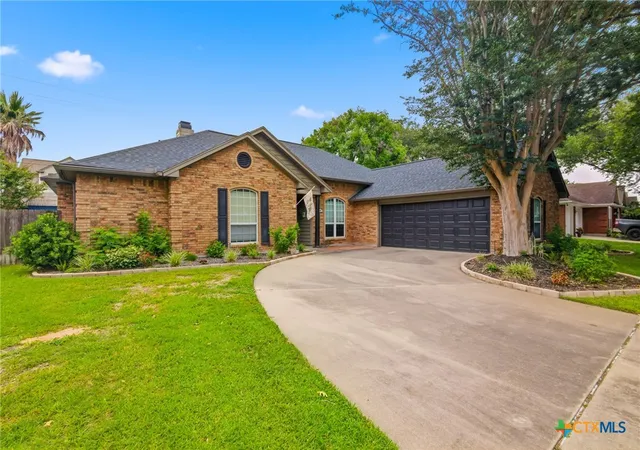 Photo 2 of Sale Pending at 206 Windy Way Dr, Victoria, TX 77904 | MLS# 612645 | Listing updated on 2026-07-17