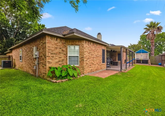 Photo 4 of Sale Pending at 206 Windy Way Dr, Victoria, TX 77904 | MLS# 612645 | Listing updated on 2026-07-17