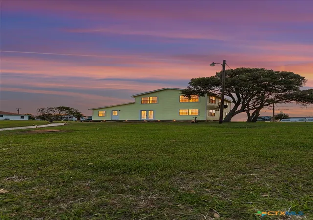 Homes for sale in Palacios, TX | 1838 W Bayshore Dr, Palacios, TX 77465 | MLS# 612560
