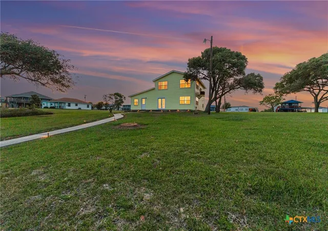 Homes for sale in Palacios, TX | 1838 W Bayshore Dr, Palacios, TX 77465 | MLS# 612560