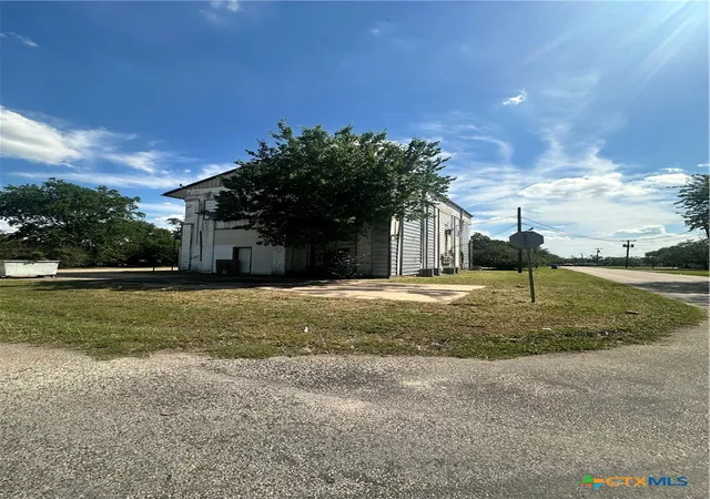 Homes for sale in Yoakum, TX | 1010 Nelson, Yoakum, TX 77995 | MLS# 614270