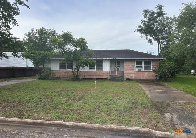 1st image of 903 E Mistletoe Ave, Victoria, TX 77901 | MLS# 614356