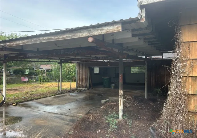 3rd image of 903 E Mistletoe Ave, Victoria, TX 77901 | MLS# 614356