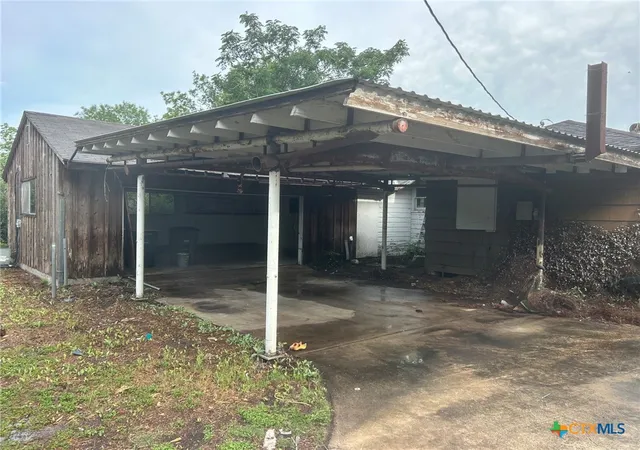 4th image of 903 E Mistletoe Ave, Victoria, TX 77901 | MLS# 614356